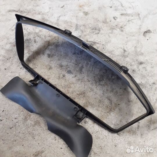 Рамка (козырек) щитка приборов Мицубиси Лансер 9