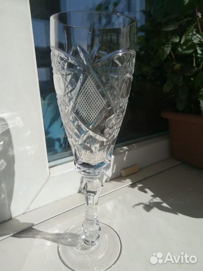 Хрустальный бокал
