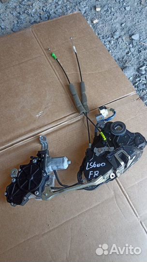 Замок двери передний правый Lexus Ls600H UVF45