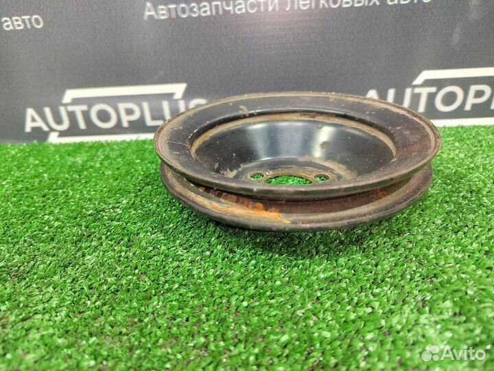 Шкив помпы Volkswagen Passat Varian 3 3 седан 1.8