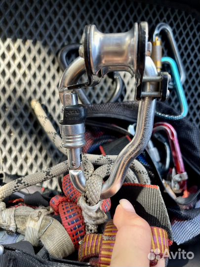 Карабин Petzl Vertigo с роликом