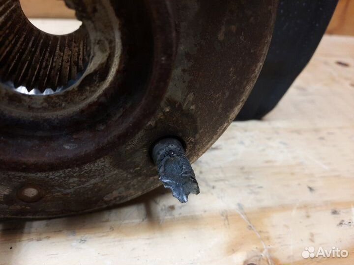 Ступица прав. перед. mitsubishi dion