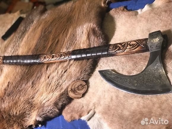 Кованый топор ручной работы Берсерк