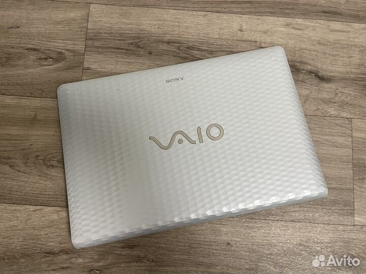 Крышка матрицы на Sony PCG-71812V