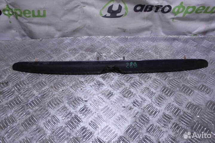 Накладка двери багажника Mitsubishi Carisma 2000 2