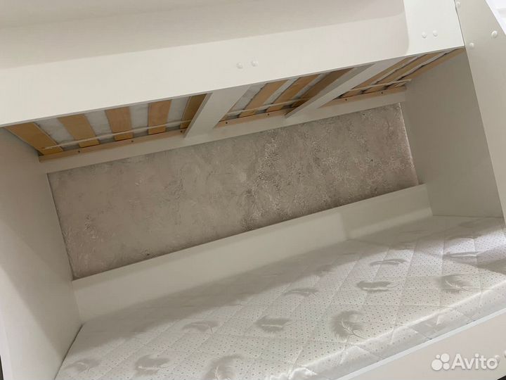 Двухъярусная кровать