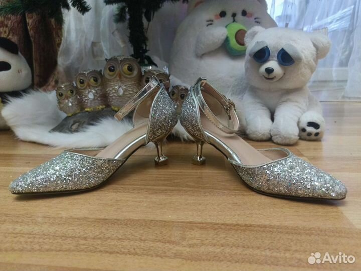 Туфли для девочки на каблуке 30