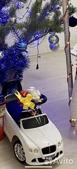 Машинка-каталка Bentley