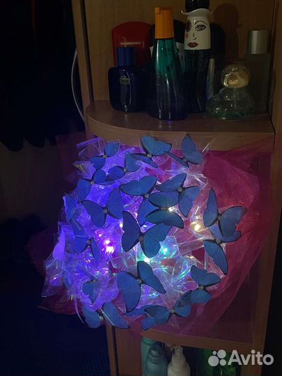 Светящийся букет из бабочек