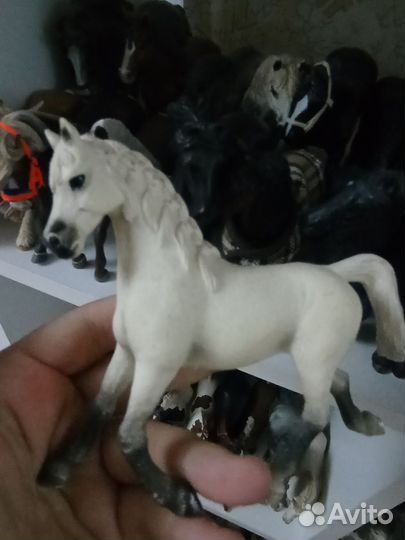 Фигурка лошади шляйх. Арабская кобыла