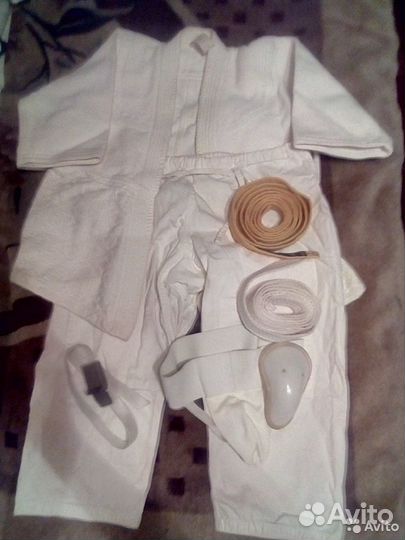Кимоно + защита для паха + 2 пояса