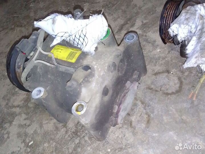 Компрессор кондиционера Форд Фьюжен 1.6 МКПП 2005г