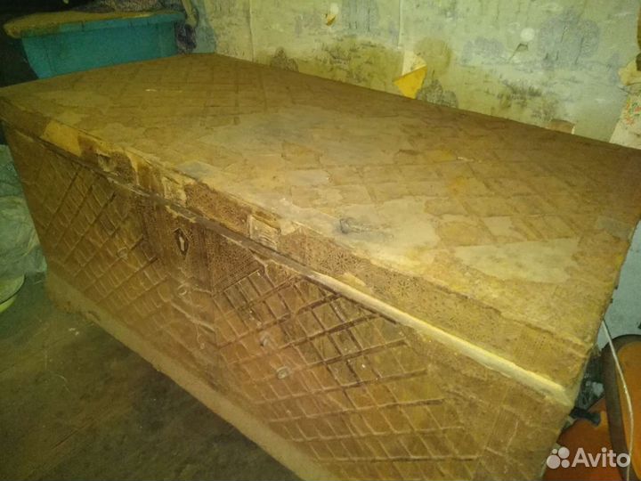 Продам старинный сундук