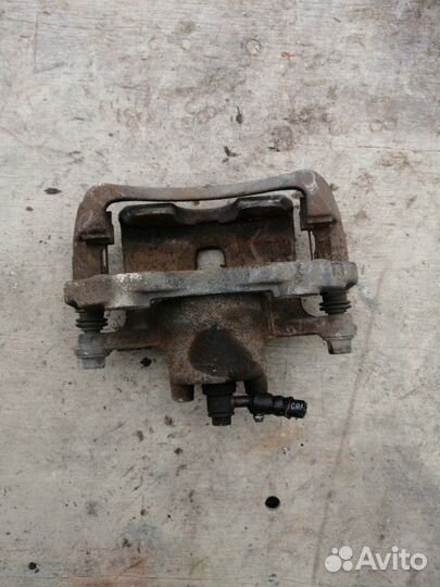 Суппорт передний левый Nissan Note E11 HR15