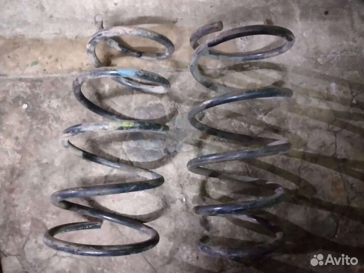 Пружины переднего амортизатора Nissan primera р 12