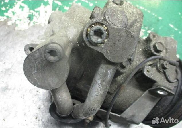 Компрессор кондиционера VW Passat 2.0 8D0260805J