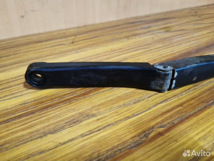 Поводок стеклоочистителя передний левый Volkswagen