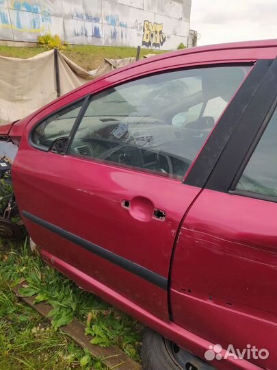 Левая передняя дверь пежо 307 красная