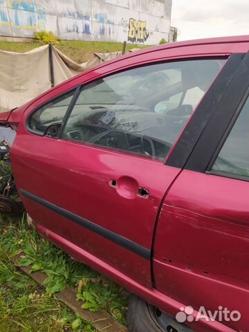 Левая передняя дверь пежо 307 красная