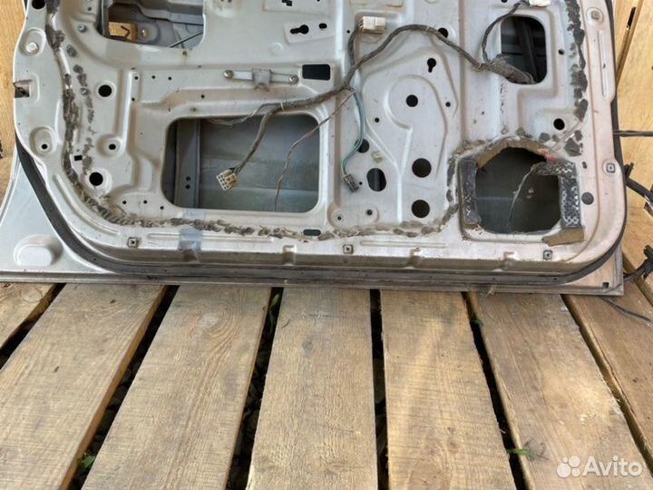 Дверь передняя левая Nissan Primera P10