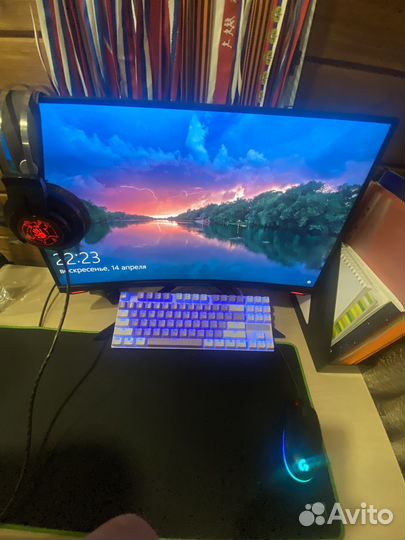 Игровой пк с монитором и клавиатурой