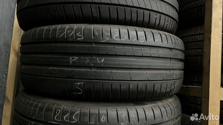 Pirelli P Zero PZ4 225/50 R18 102V