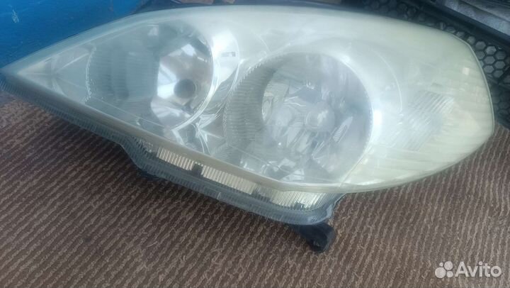 Фара nissan wingroad