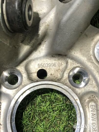 Кулак задний задний правый Bmw M5 Cs F90 S63B44