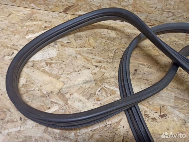 Уплотнитель передней левой двери Almera Classic