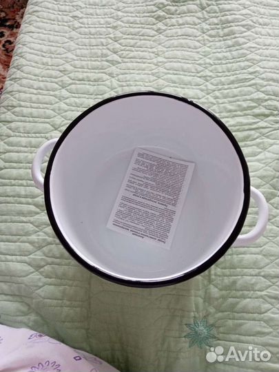 Кастрюля новая эмалированная 2.9 л