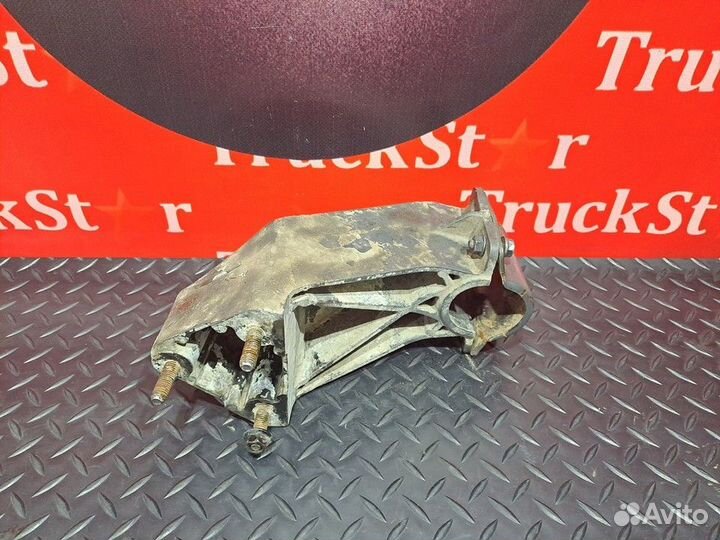 Кронштейн крыла заднего