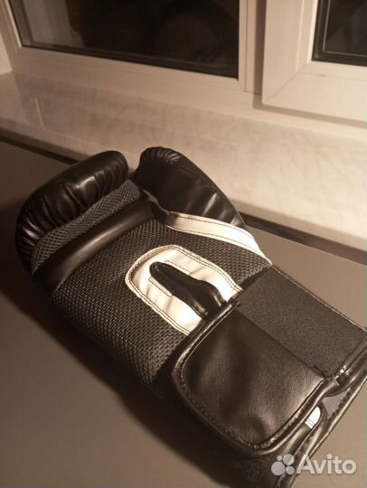 Боксерские перчатки Everlast 10 oz