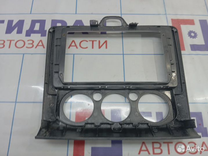 Рамка магнитолы Ford Focus 2 1539347