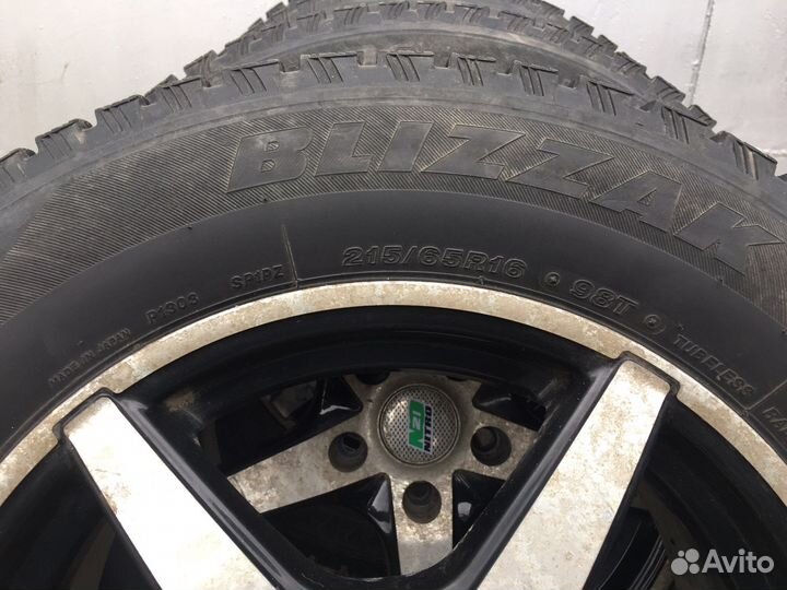 Bridgestone Blizzak Spike-01 215/65 R16