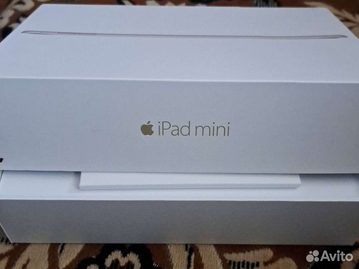 Планшет iPad mini 4