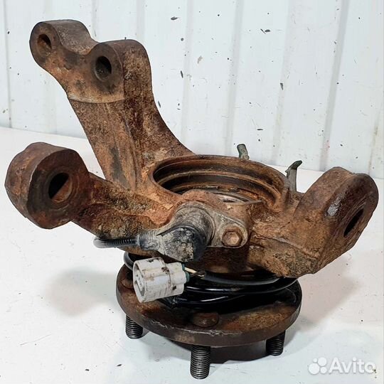 Кулак поворотный левый Toyota Avensis T220