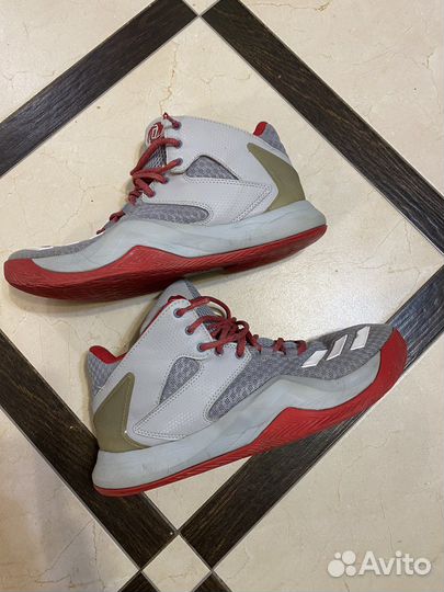 Баскетбольные кроссовки adidas