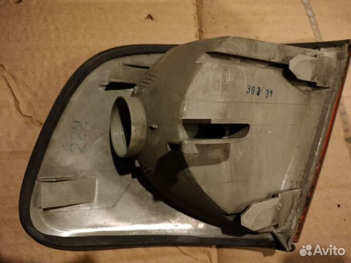 Указатель поворота правый желтый для Audi 100 C4