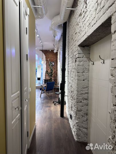 Двери с латунным замком