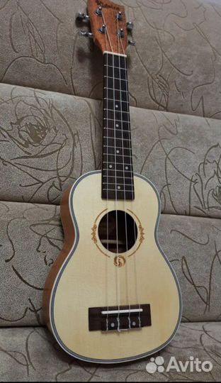 Укулеле сопрано из красного дерева