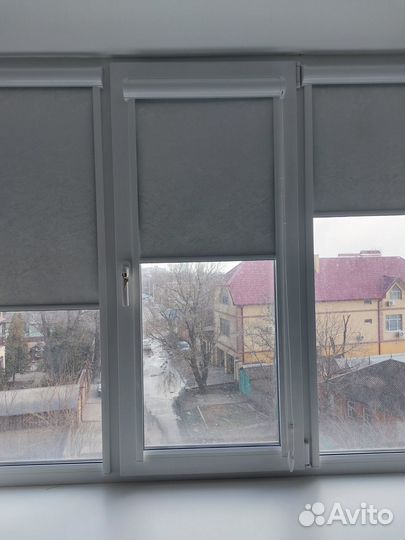 Рулонные шторы блэкаут UNI (с направляющими)