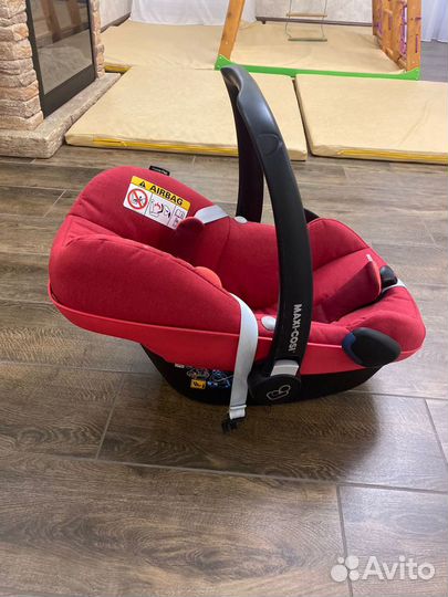 Автокресло Maxi-Cosi Pebble Plus Vivid Red