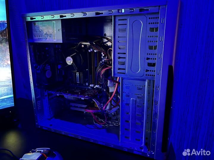 GTS 250/ E 8500/ 4GB RAM/ SSD 256GB/ HDD 250GB