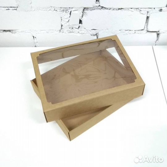 Коробка с окном для подарков 29*23,5*6 см