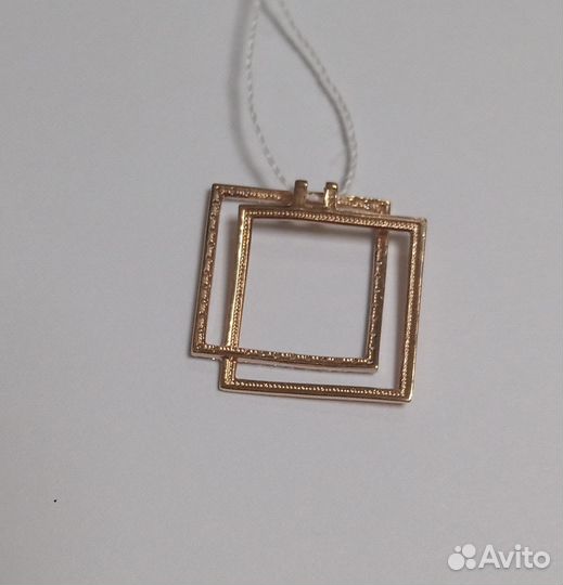 Золотая подвеска с камнем