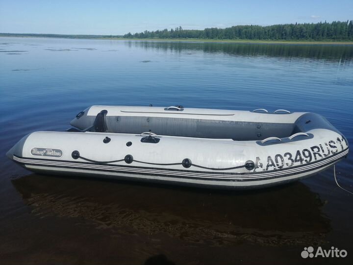 Лодка с мотором