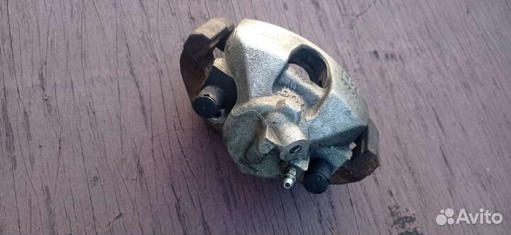 Передний правый суппорт мазда 3