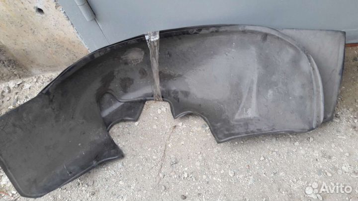 2 передних подкрыльника