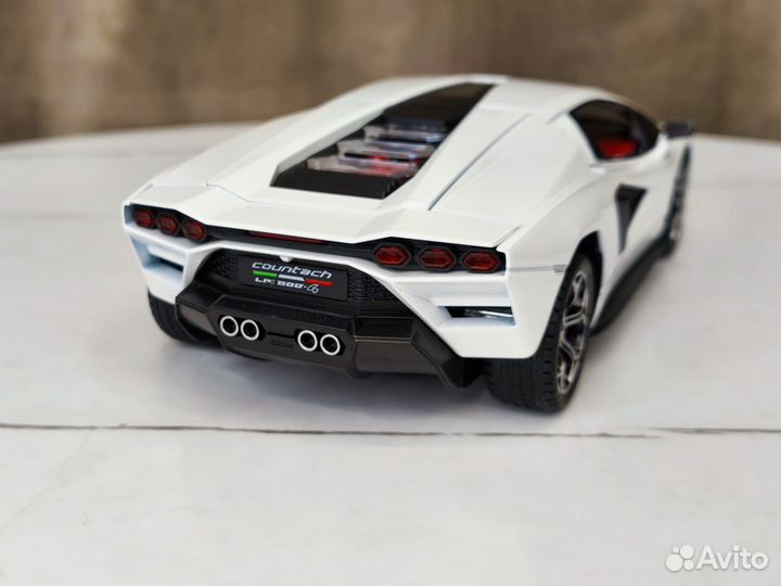 Инерционная машинка Lamborghini Countach 1:24