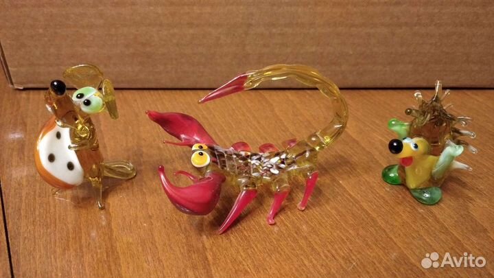 Фигурки из цветного стекла